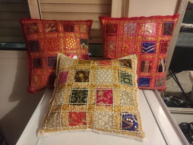 Fundas cojín patchwork bordadas hechos a mano .