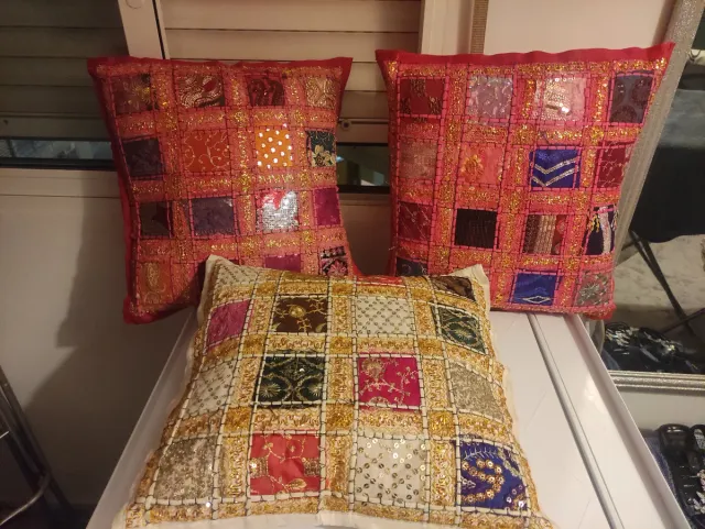 Fundas cojín patchwork bordadas hechos a mano .