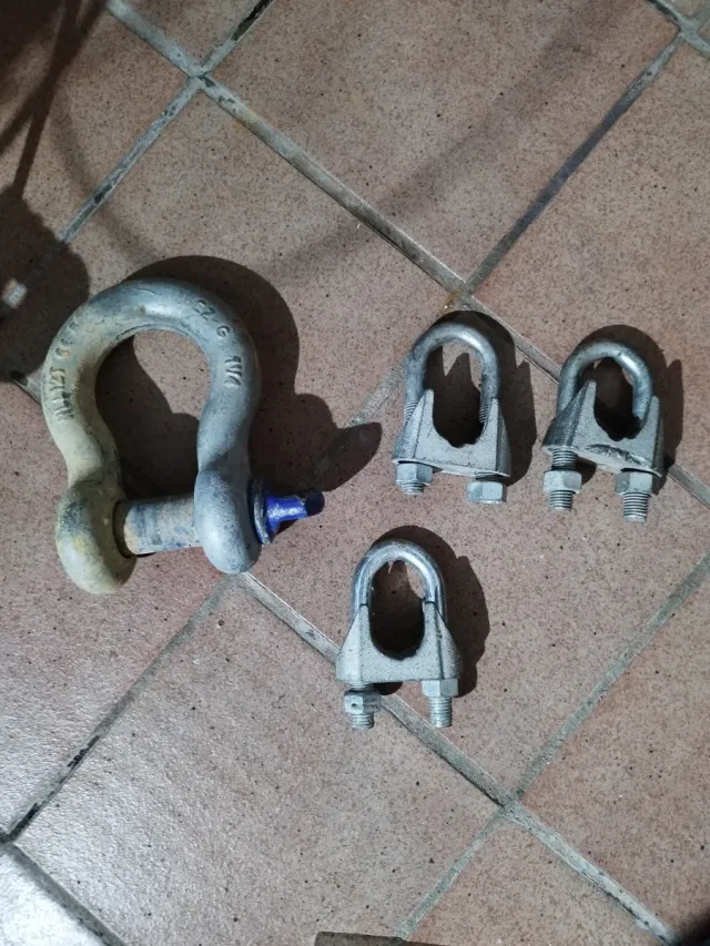 Grilletes y abrazaderas para cable