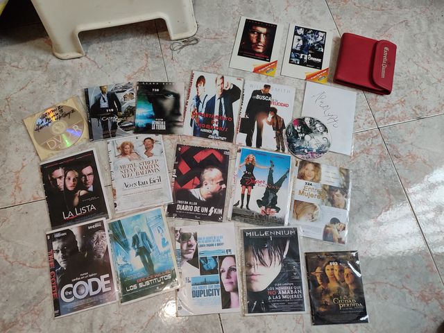 CAJA DVDs VARIADOS- BUEN ESTADO