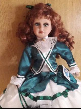Bambola porcellana vestito verde
