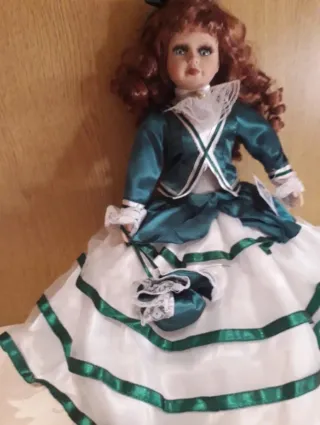 Bambola porcellana vestito verde