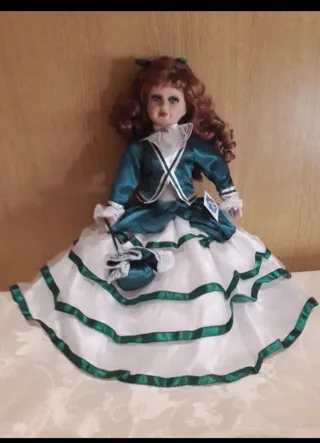 Bambola porcellana vestito verde