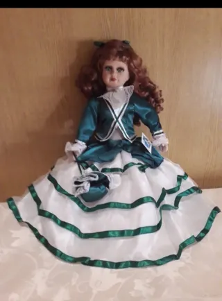 Bambola porcellana vestito verde