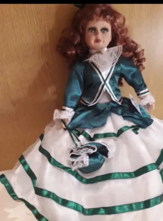 Bambola porcellana vestito verde