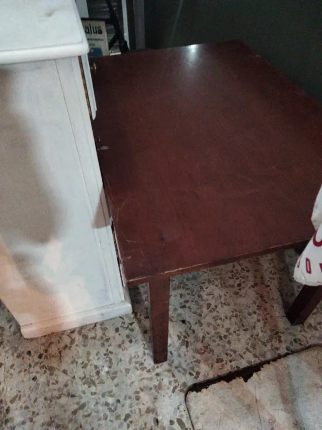 Lote 8 mesas y 17 sillas madera