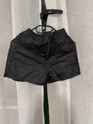 Shorts de cuero negro