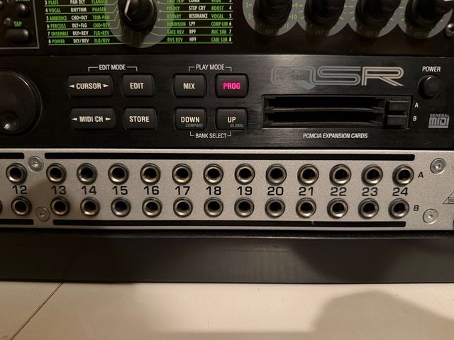 Sintetizador Alesis QSR Rack
