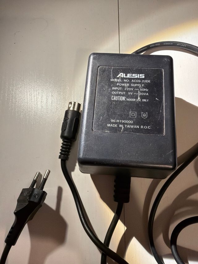 Sintetizador Alesis QSR Rack