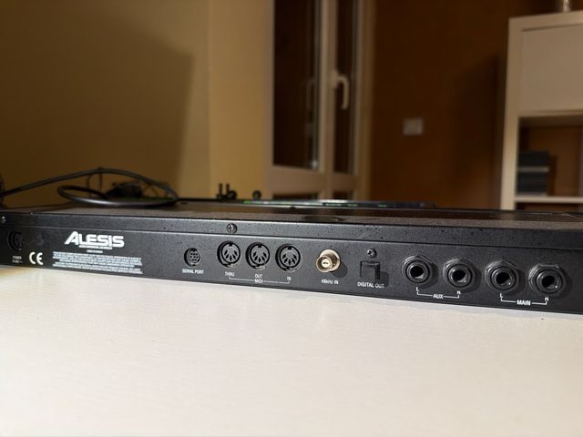 Sintetizador Alesis QSR Rack