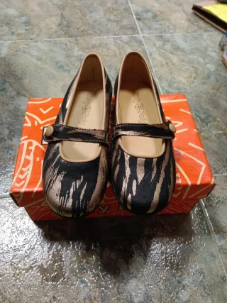Merceditas Holy Polly Negro y Dorado.talla 29.