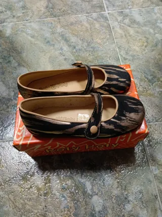 Merceditas Holy Polly Negro y Dorado.talla 29.