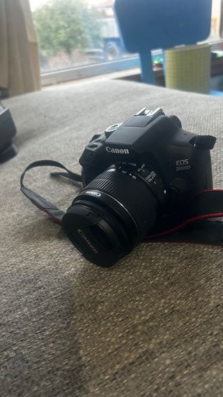 Fotocamera Canon EOS 2000D Nera