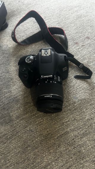 Fotocamera Canon EOS 2000D Nera