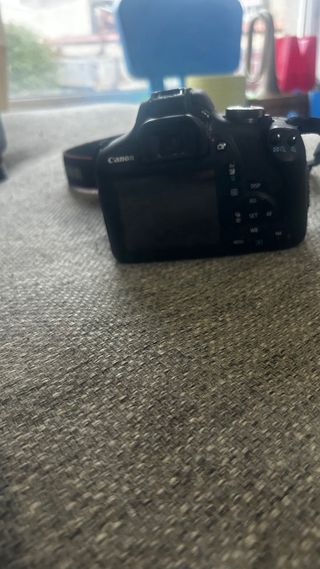 Fotocamera Canon EOS 2000D Nera