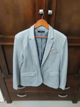 Americana gris con forro de rayas