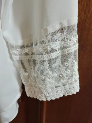 Blusa blanca manga larga encaje
