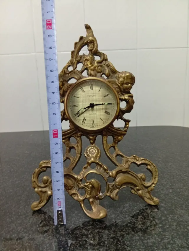 Reloj de mesa antiguo dorado