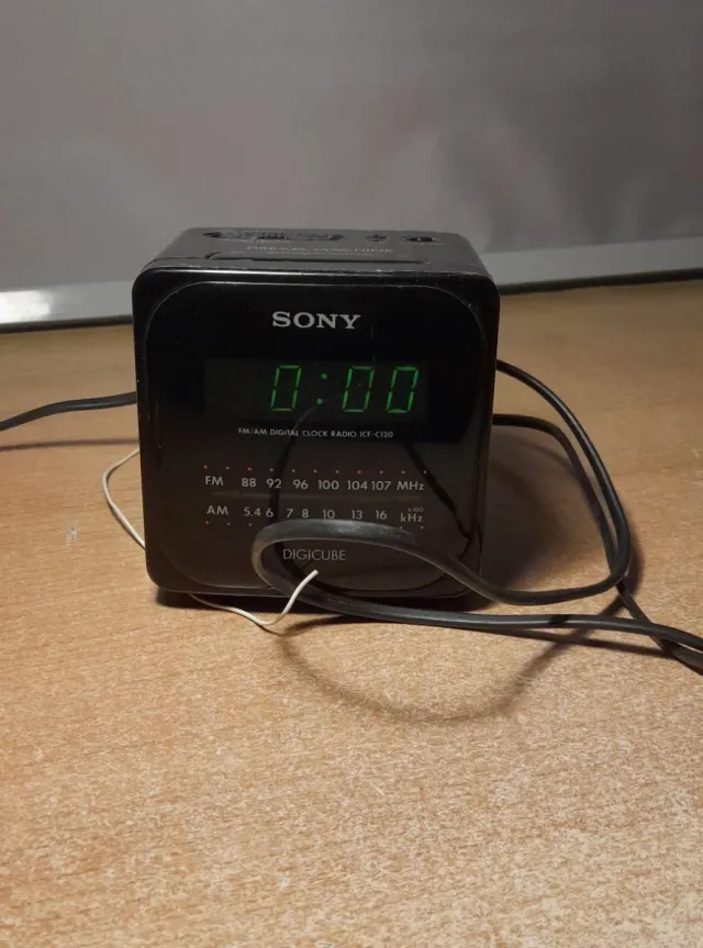 Radio Despertador Digital Sony ICF-C120