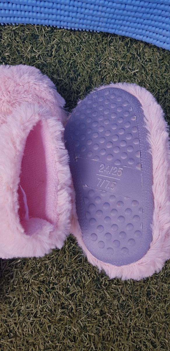 Zapatillas infantiles Paw Patrol y peludas rosas