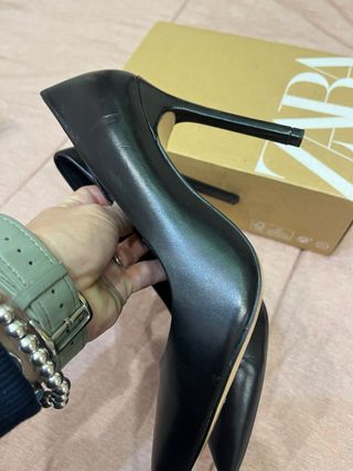 Zapatos de tacón Zara negros piel