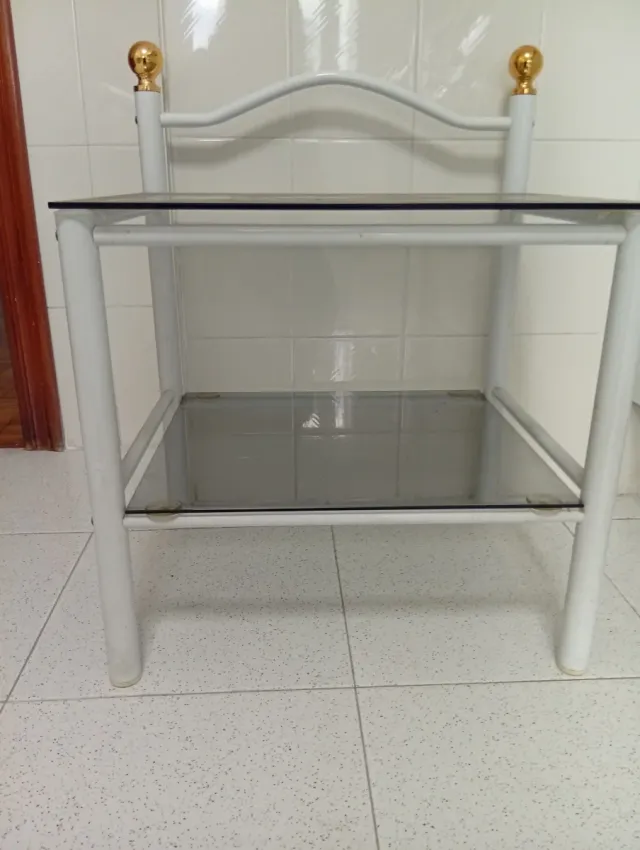 Mesita auxiliar cristal y metal