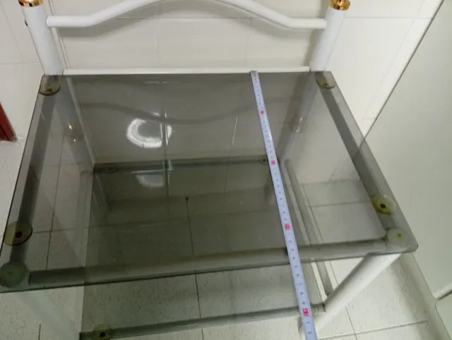 Mesita auxiliar cristal y metal