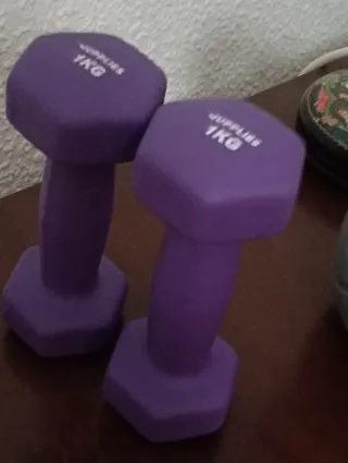Juego 2 Mancuernas 1KG Morado y pesa rusa 2kg