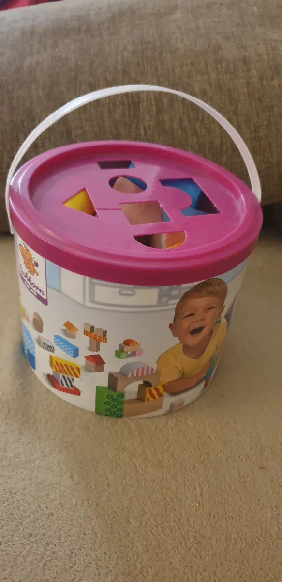 Piezas de madera apilables. Formas Hape