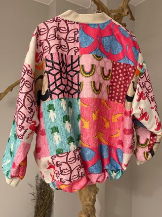 Bomber mujer estampada