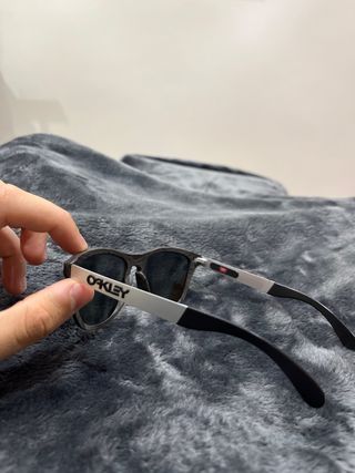 Gafas de sol Oakley grises y marrones