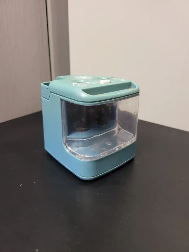 Sacapuntas eléctrico azul