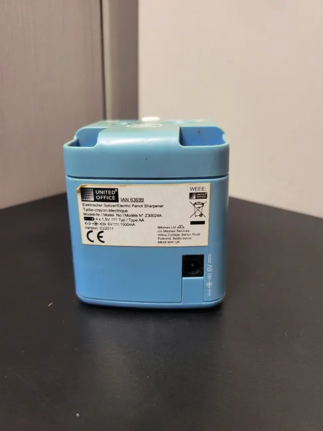 Sacapuntas eléctrico azul