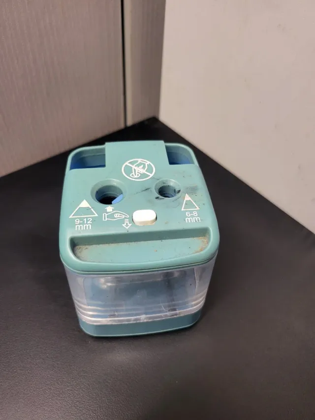 Sacapuntas eléctrico azul