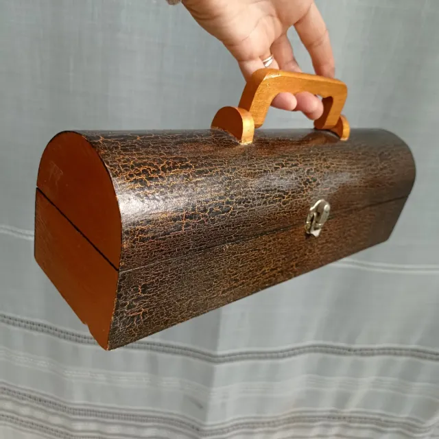 Bauletto in legno vintage marrone e oro