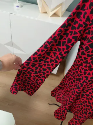 Vestido rojo y negro con corazones Talla 42
