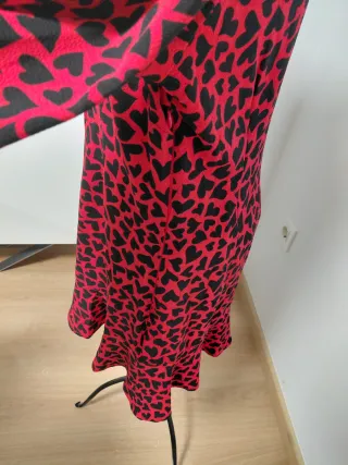 Vestido rojo y negro con corazones Talla 42