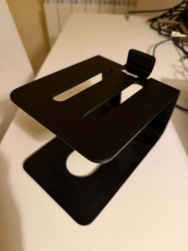 Soportes Altavoces Escritorio Aluminio. Stageek.