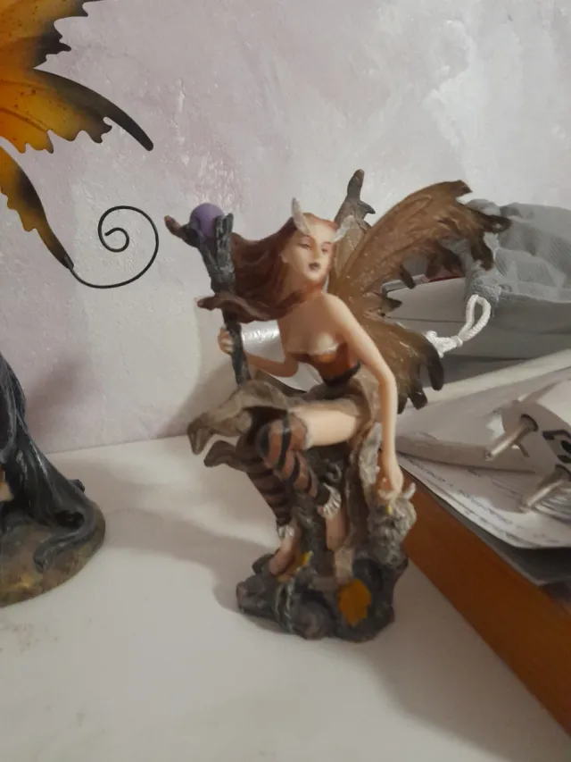 Figuras de resina de hadas