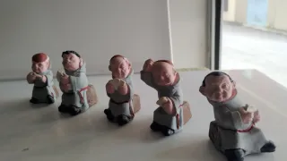 5 fraticelli terracotta colorata