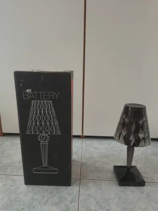 Kartell Battery fumé lampada LED ricaricabile