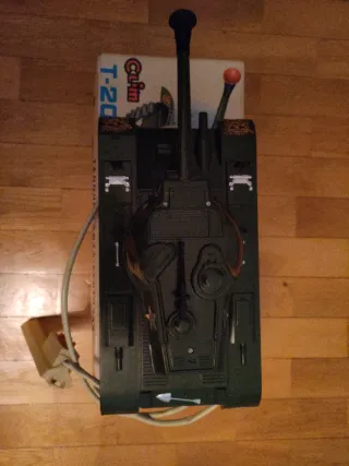 Tanque de juguete T-20
