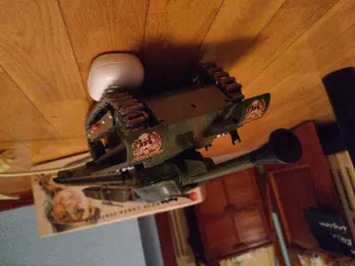 Tanque de juguete T-20