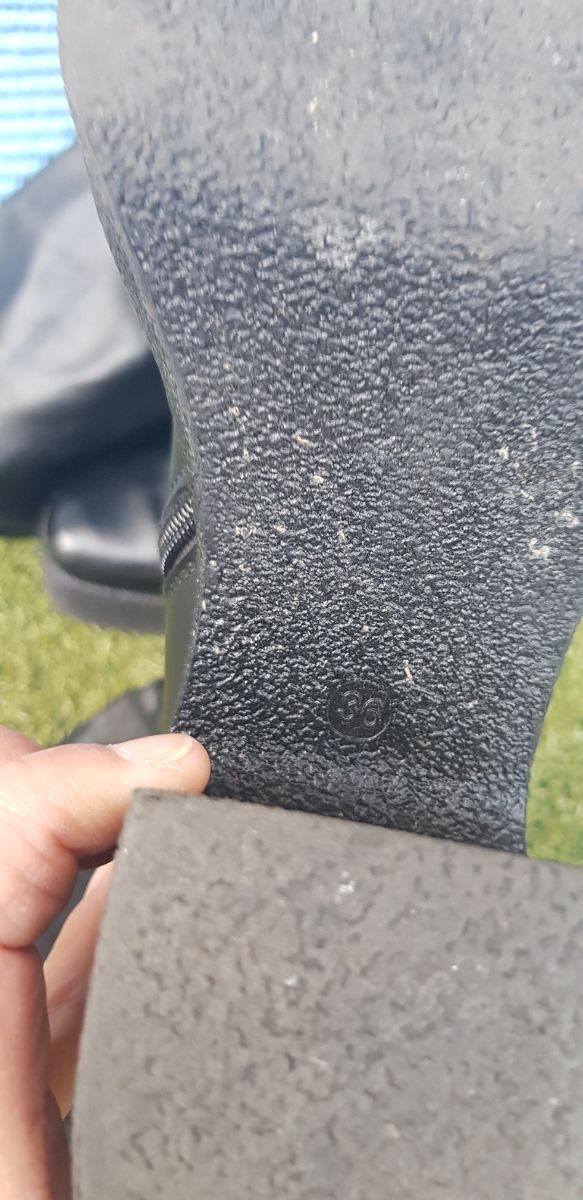 Botas altas de plataforma tipo calcetín.