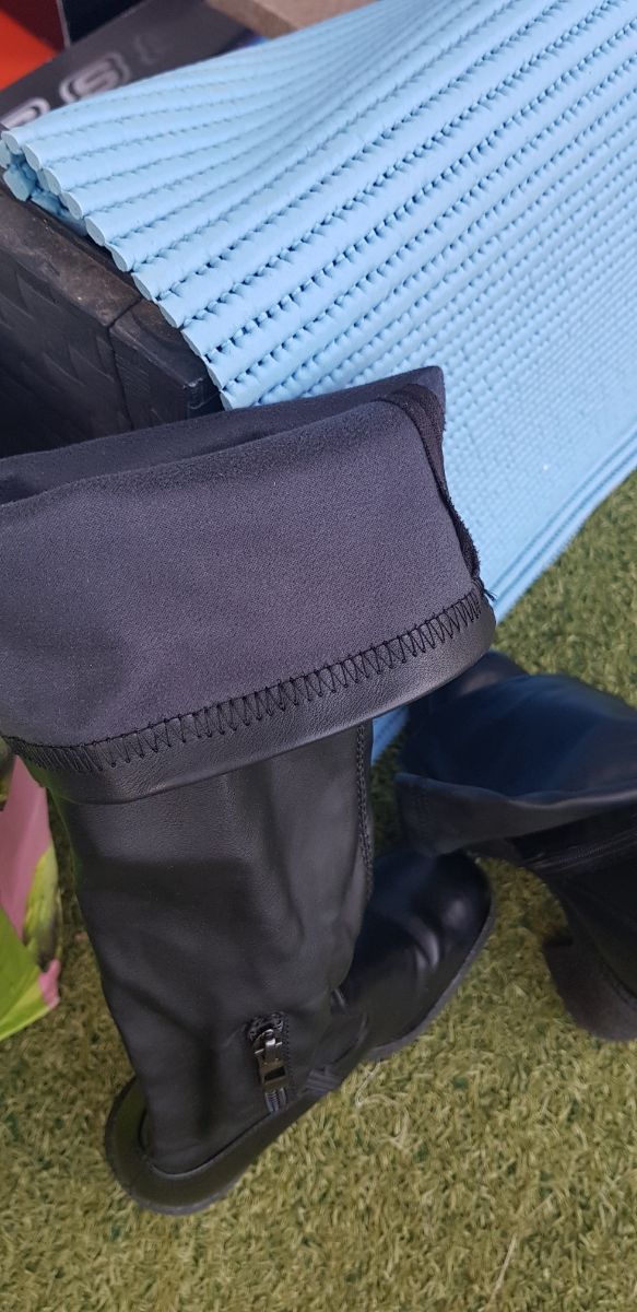 Botas altas de plataforma tipo calcetín.