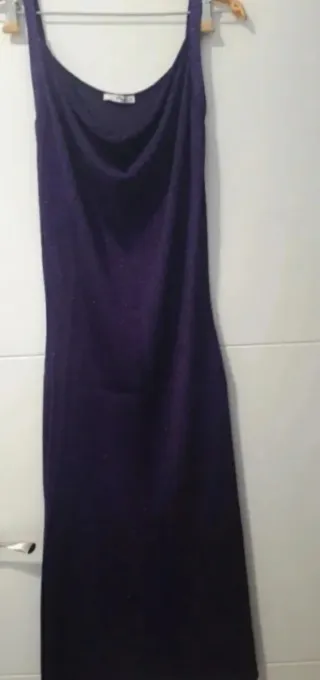 Vestido largo morado con brillos
