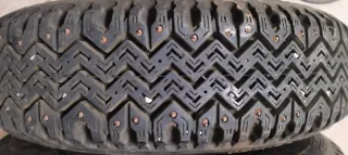 2 Neumáticos de clavos Pirelli 155 R13