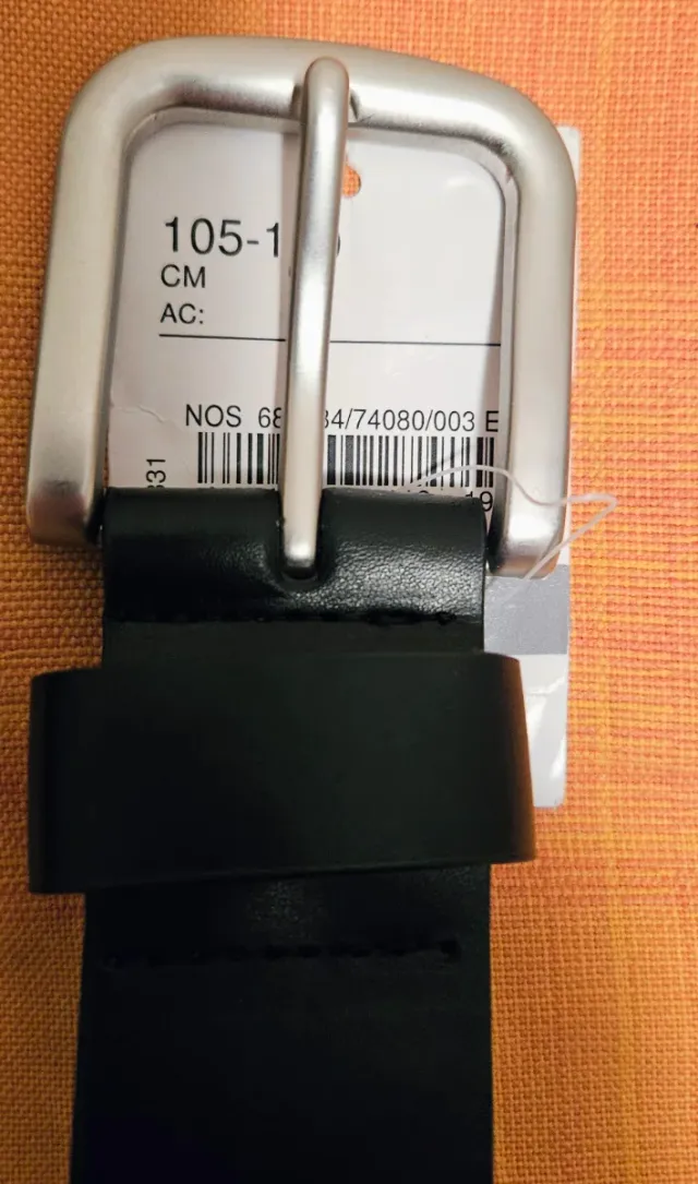 Cinturón negro hebilla plateada