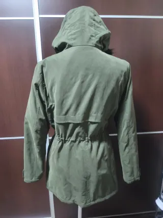 Parka verde militar con capucha