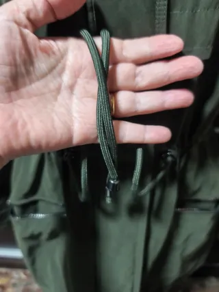 Parka verde militar con capucha
